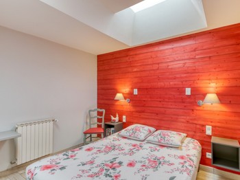 Gite Les Châtaignes - Volvic - Puy de Dome - La chambre, literie 160 X 200