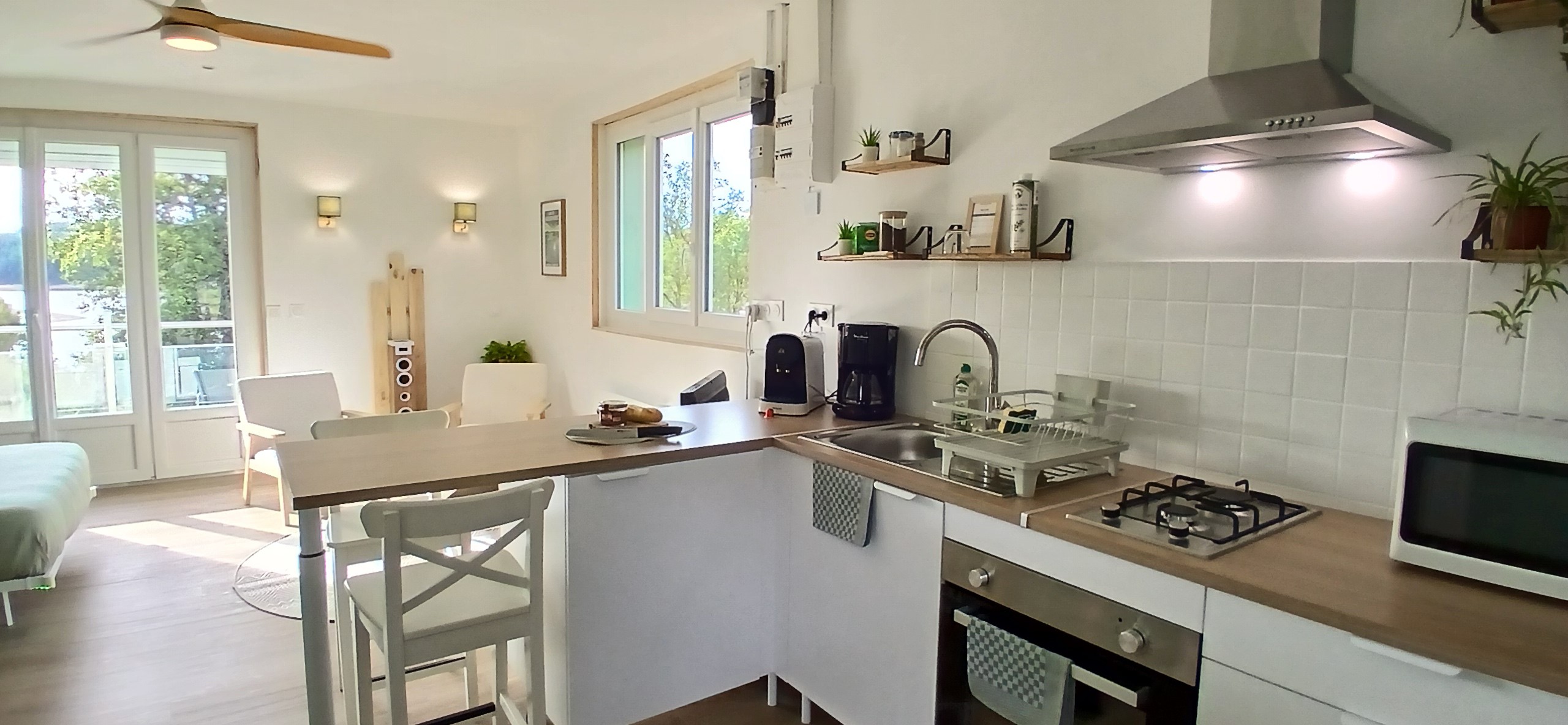 Le Nid – Holiday cottage, sleeps 2, Beaumont-du-Lac, Haute-Vienne: The Kitchen