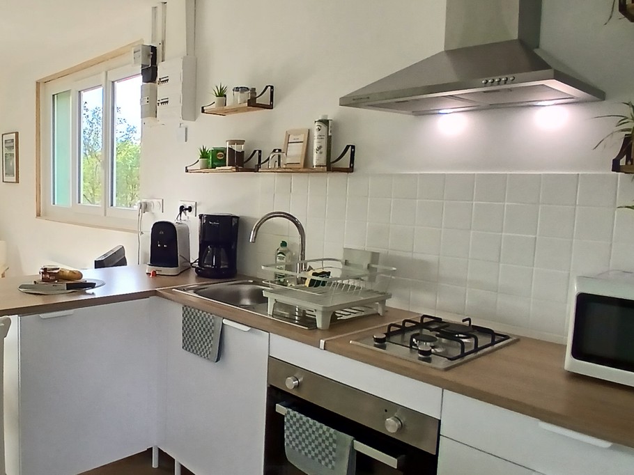 Le Nid – Holiday cottage, sleeps 2, Beaumont-du-Lac, Haute-Vienne: The Kitchen