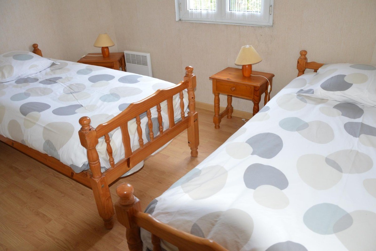 Chambre avec 2 lits 90cm