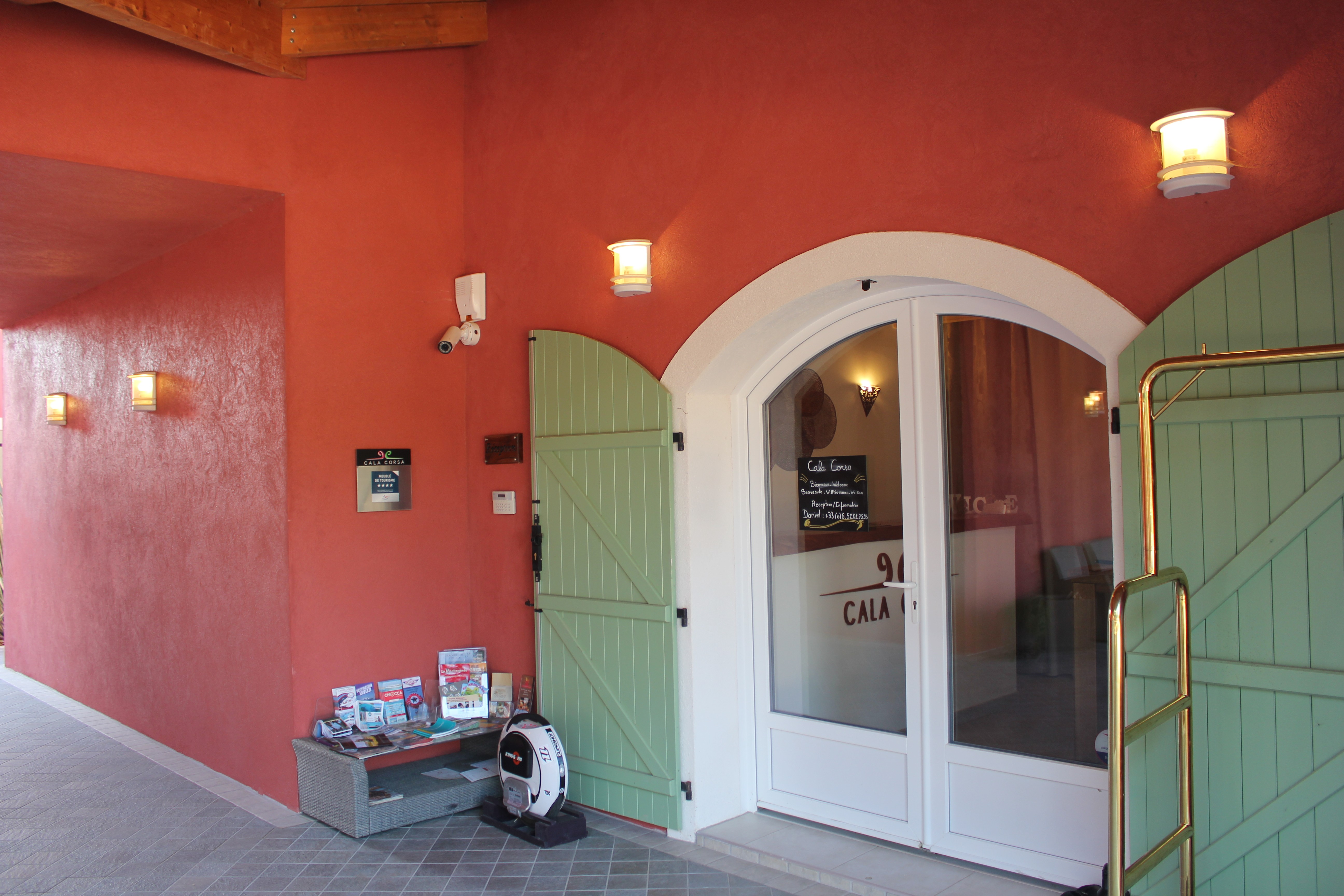 Reception 7 days a week