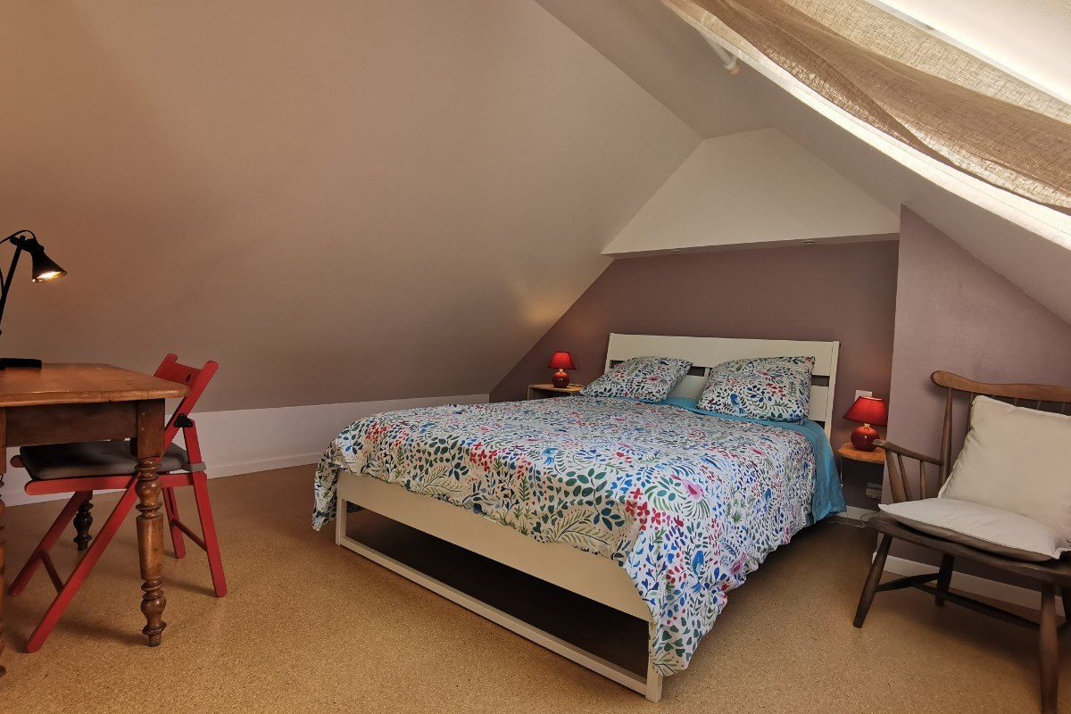 Chambre avec 1 lit 140cm