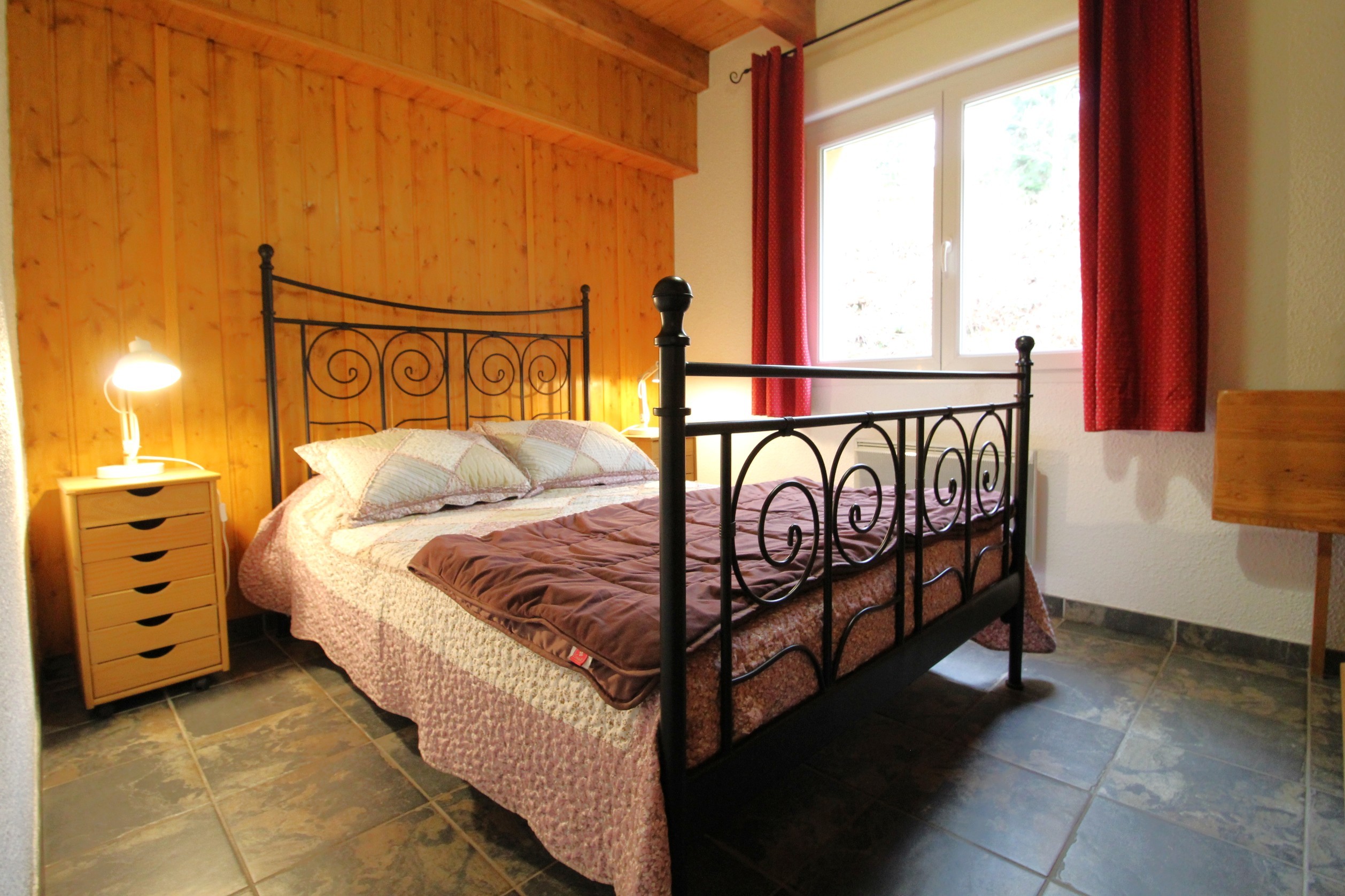 Chambre n°2 - Gîte Le Sapin, proche lacs et randonnées, pour 4-8p