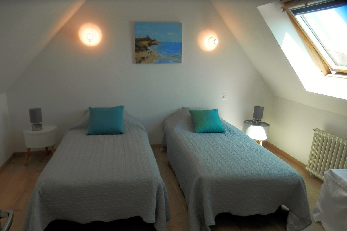 Chambre avec 2 lits 90