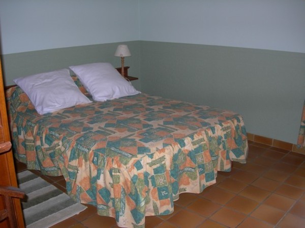 Chambre lit double au RDC