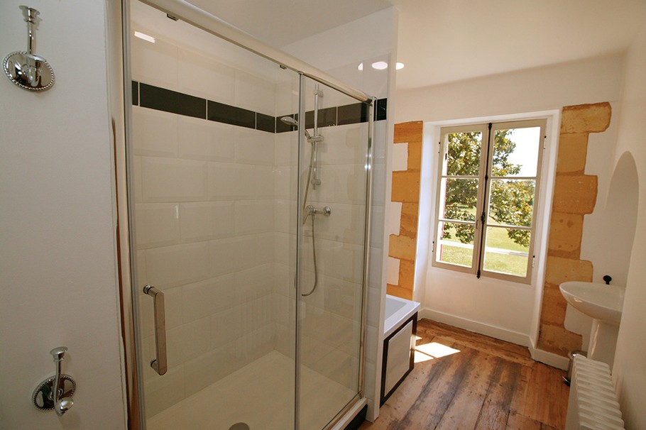 Salle de bain du Magnolia partagée entre la chambre lits jumeaux et chambre double 1