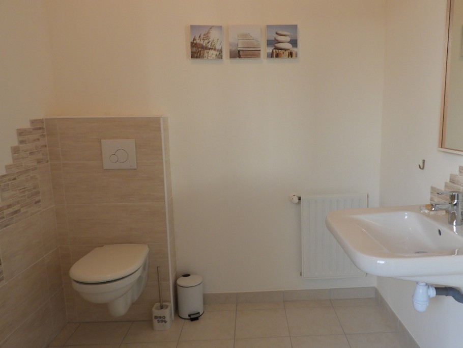 WC adapté aux personnes en fauteuil roulant