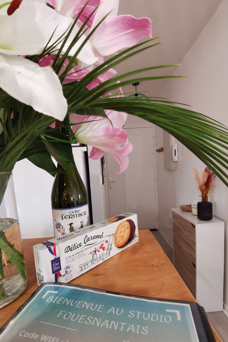 Entrée avec geste d'accueil