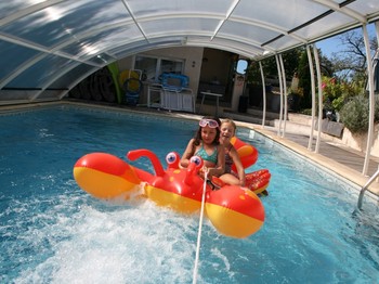 La nage à contre courant.
