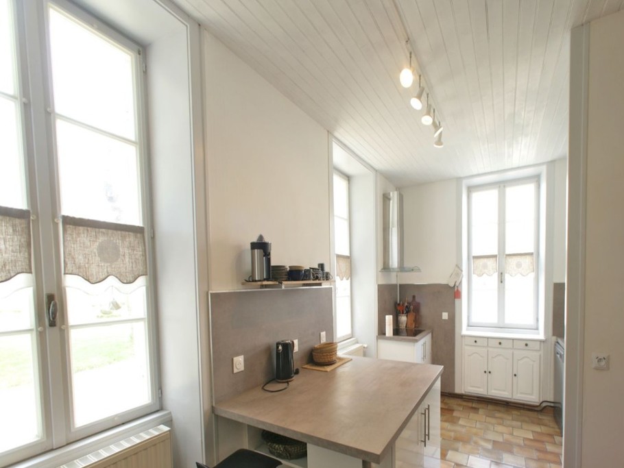 Cuisine rénovée, Maison familiale Atout Vent pour 8 personnes, près de Mortagne sur gironde et Talmont sur Gironde en Charente maritime