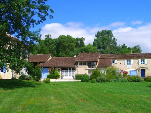 batiment ch. Hotes et Gites