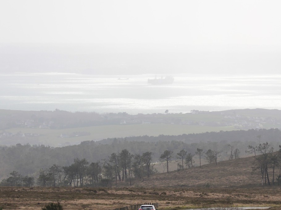 vue du "Sommet" du Menez Hom