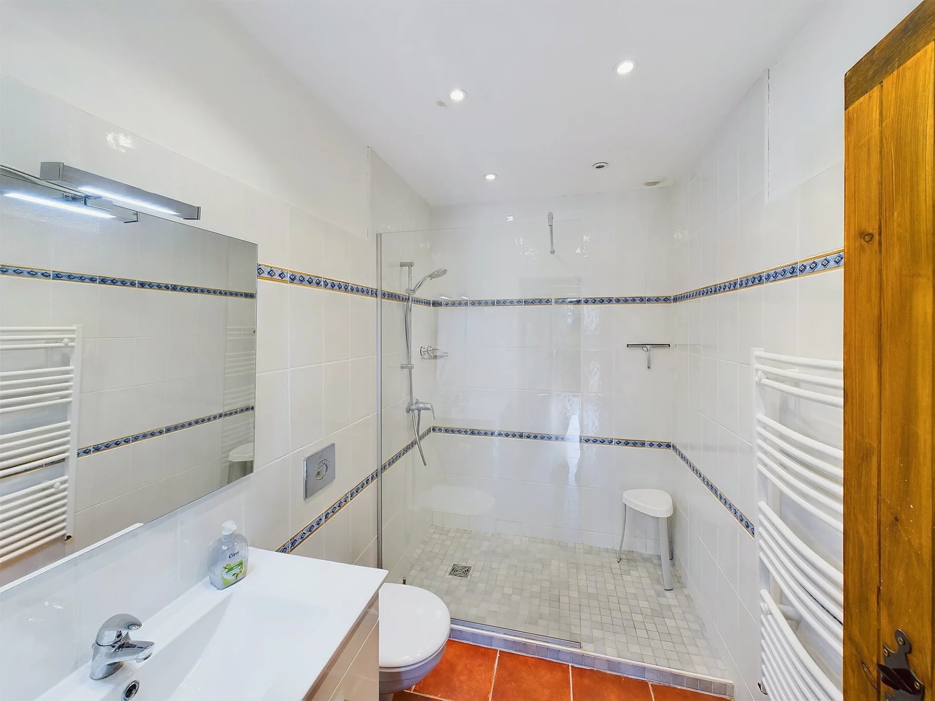 salle d'eau avec douche italienne