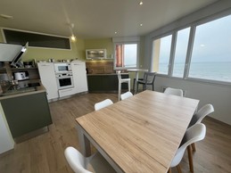 Location de vacances la villa des algues Grancamp maisy vue mer cuisine