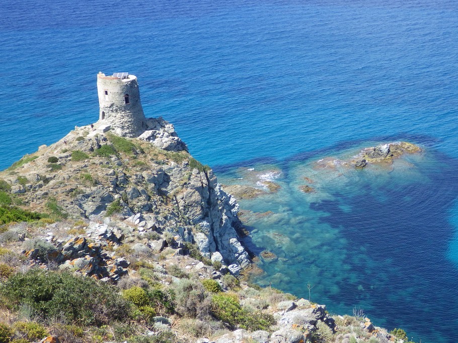 Tour genoise sur le sentier des douaniers.