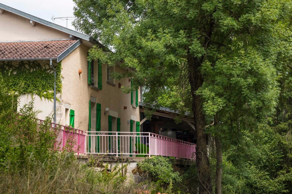 Grande terrasse et jardin - Bienvenue au Pays de Jeanne