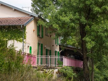 Grande terrasse et jardin - Bienvenue au Pays de Jeanne