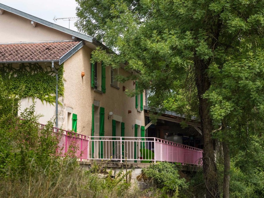 Grande terrasse et jardin - Bienvenue au Pays de Jeanne