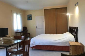 Chambre Cerisier à L'Essartille en Charente à Dirac