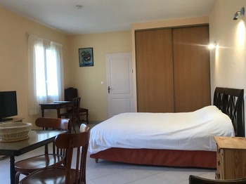 Chambre Cerisier à L'Essartille en Charente à Dirac