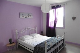 Chambre avec un lit en 140