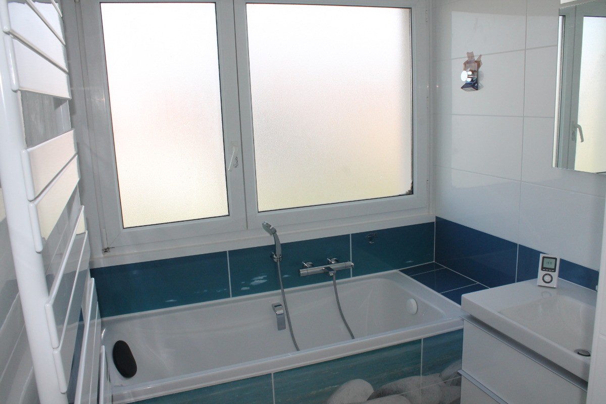 Salle de bain 1 : baignoire