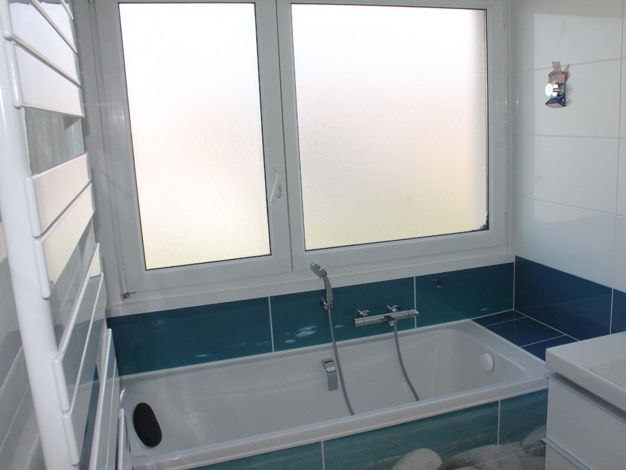 Salle de bain 1 : baignoire