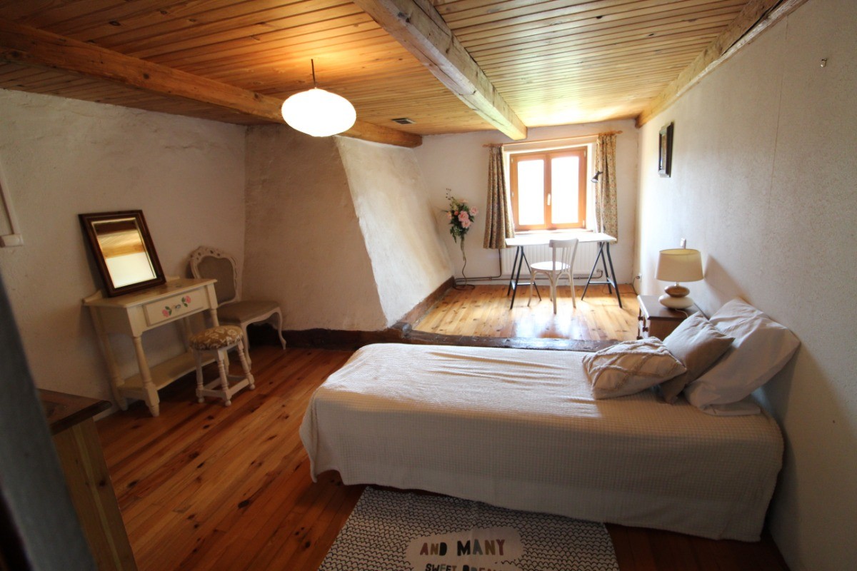 Chambre 1 et son bureau attenant avec lit enfant 70 - La Ferme du Grand Père Prosper