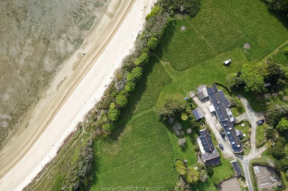 situation par rapport au bord de mer