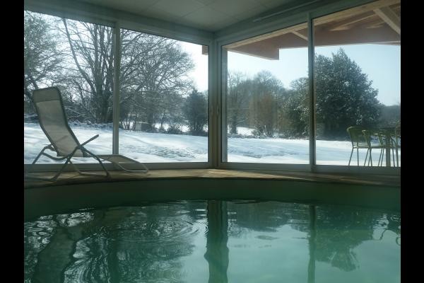 Gîte de la Villette - Gîte famille avec piscine intérieure chauffée et spa, pouvant accueillir 8 personnes en Creuse