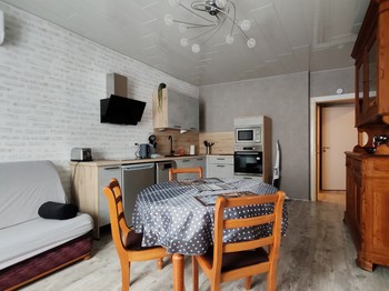 Cuisine ouverte sur salon/ séjour - Appartement Domaine du Hêtre proche des Thermes