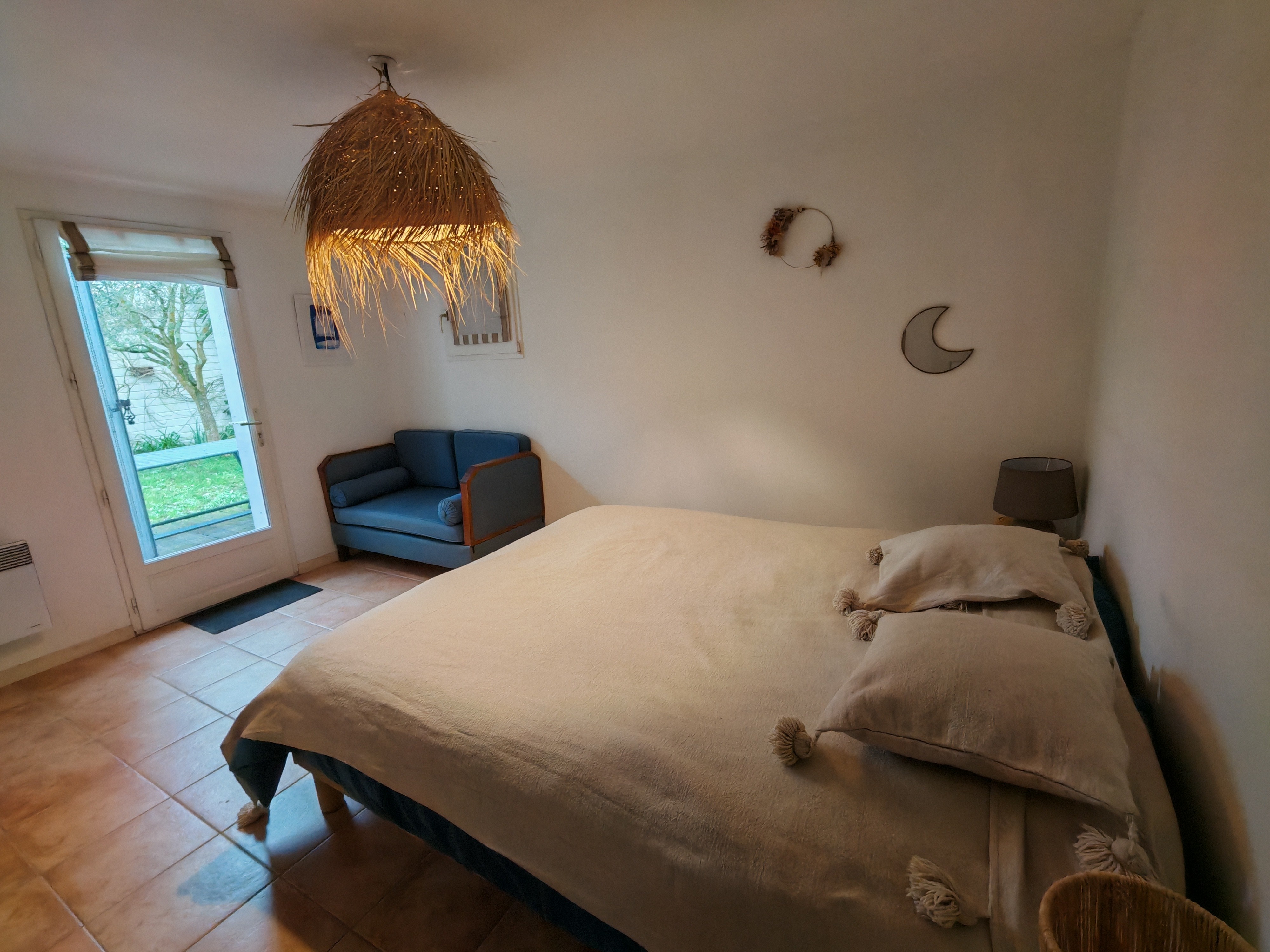 Bedroom with 2 single beds (80cm) that can be converted into a double bed (160cm) on the ground floor