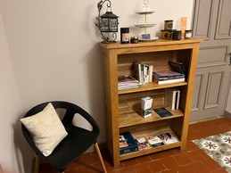 Hall d'entrée avec documentation