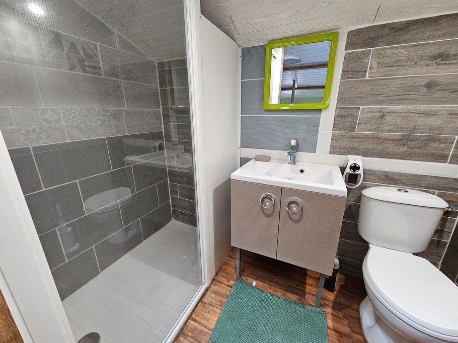 Au 1er étage, accès de la chambre