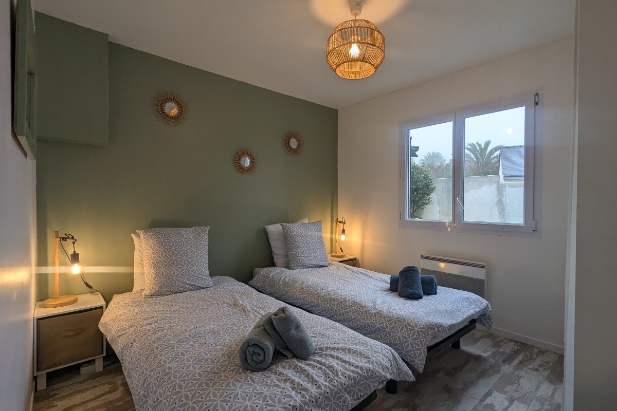 Chambre avec 2 lits 90