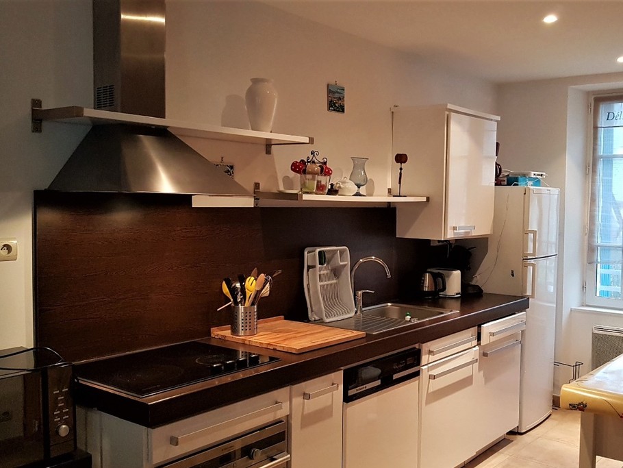 Cuisine toute équipée au 1 étage avec séjour.