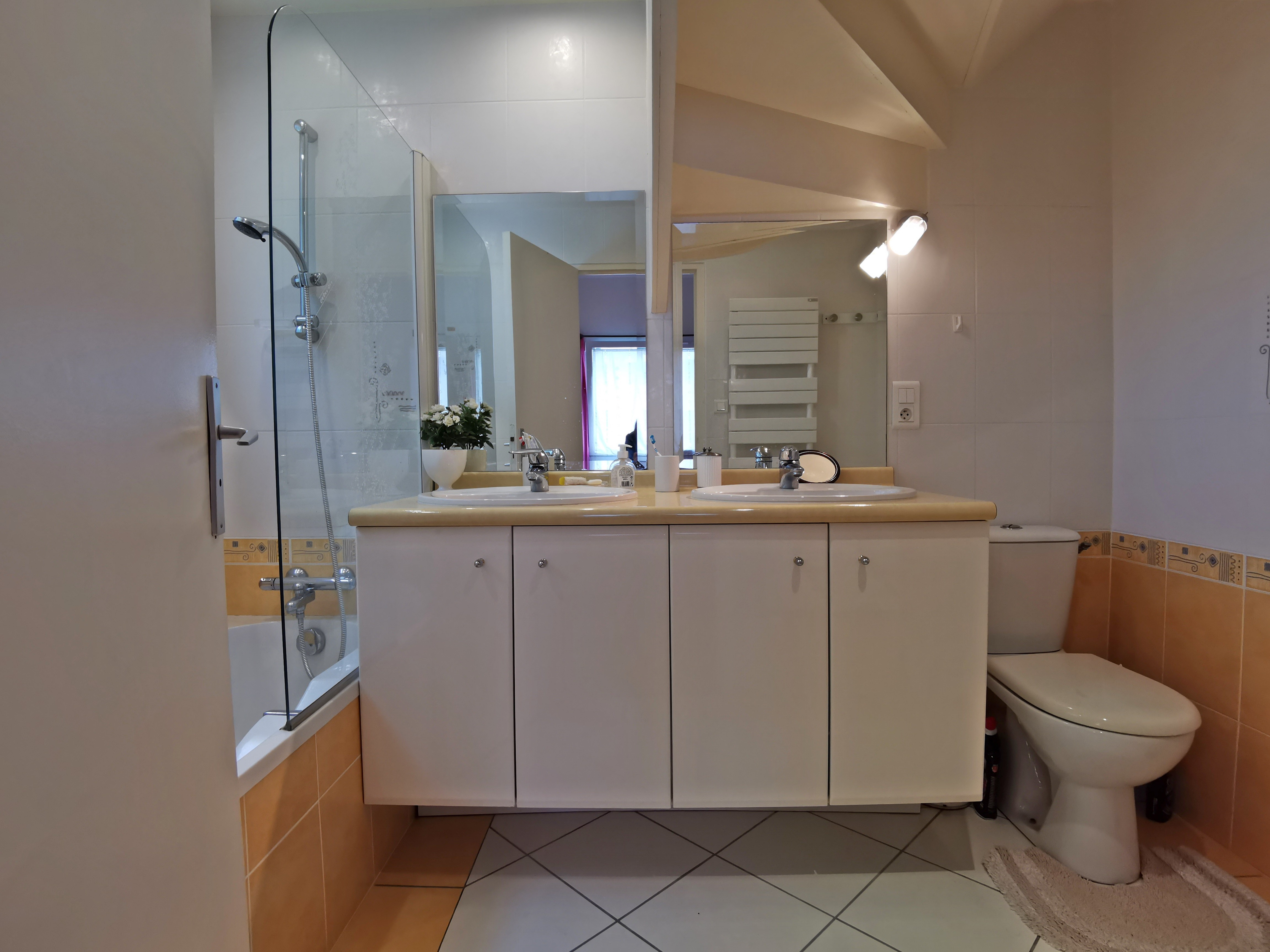 Salle de bain privative à la chambre 1