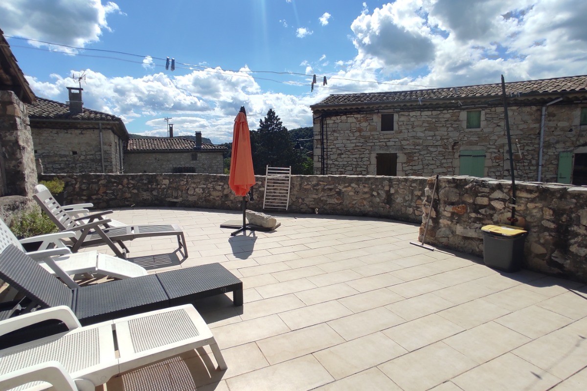 La Dame Blanche - Chambre Cordon de Royat - Terrasse commune