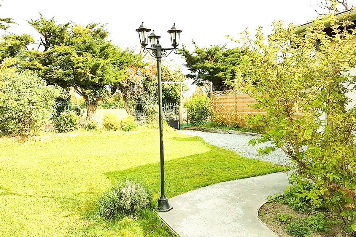 L'entrée du Jardin privatif au gîte du Doux Verger