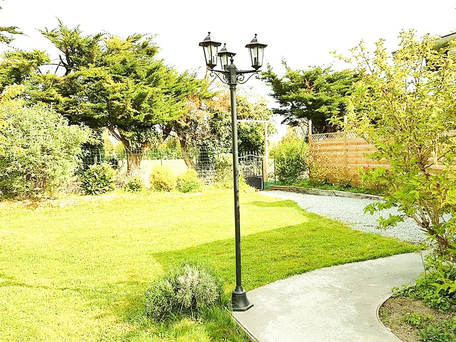 L'entrée du Jardin privatif au gîte du Doux Verger