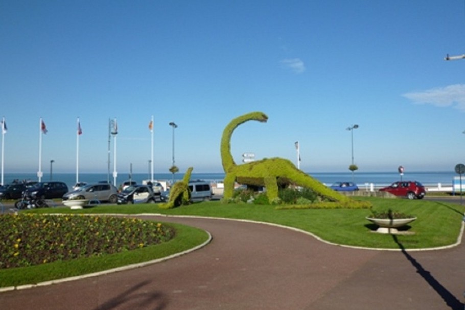 Place MERMOZ (Dinosaure et son petit, emblème de VILLERS SUR MER)