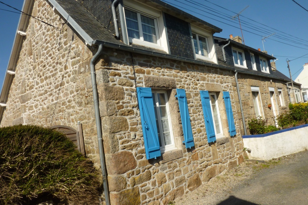 Façade maison orientée sud (fenêtres séjour au rez de chaussée et chambres à l'étage)