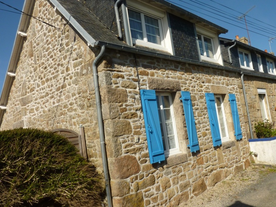 Façade maison orientée sud (fenêtres séjour au rez de chaussée et chambres à l'étage)