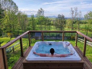 Jacuzzi dominant le Puy de Dôme
