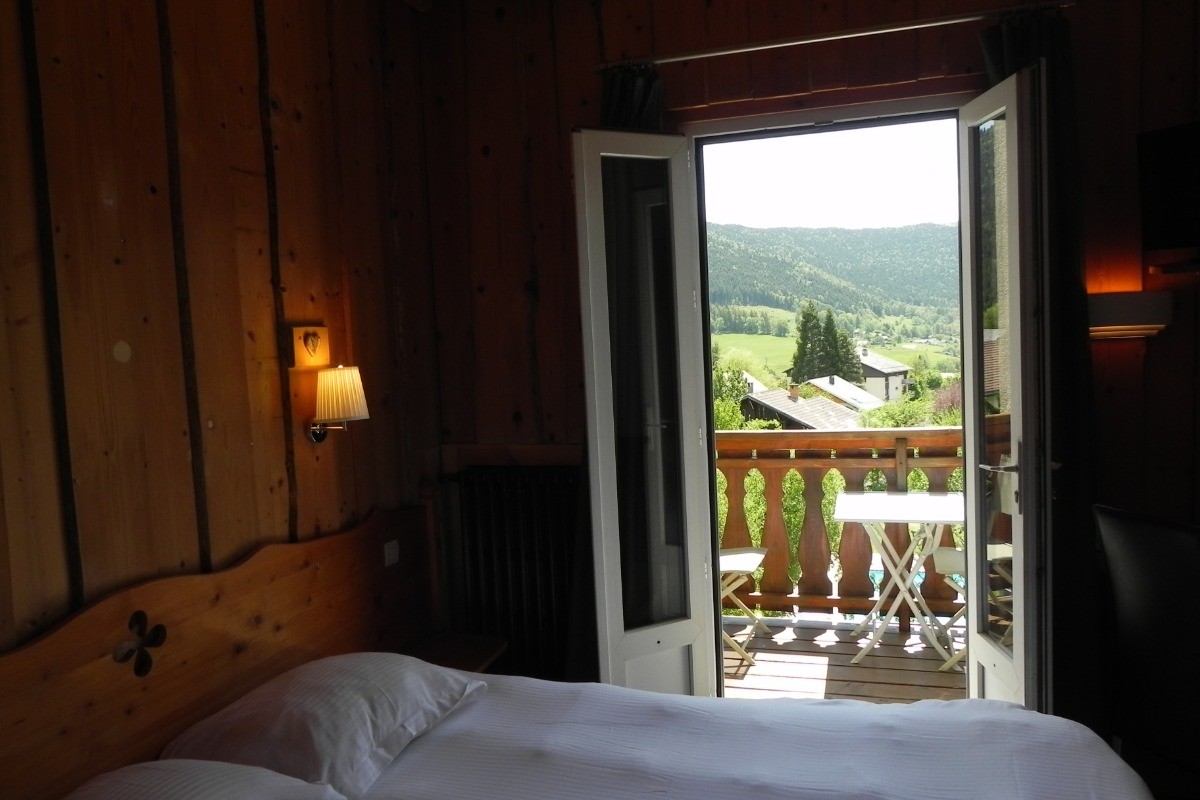 Chambre balcon/sud/piscine/montagne
