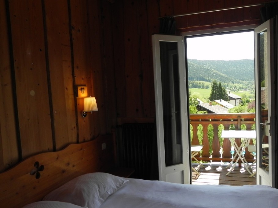 Chambre balcon/sud/piscine/montagne