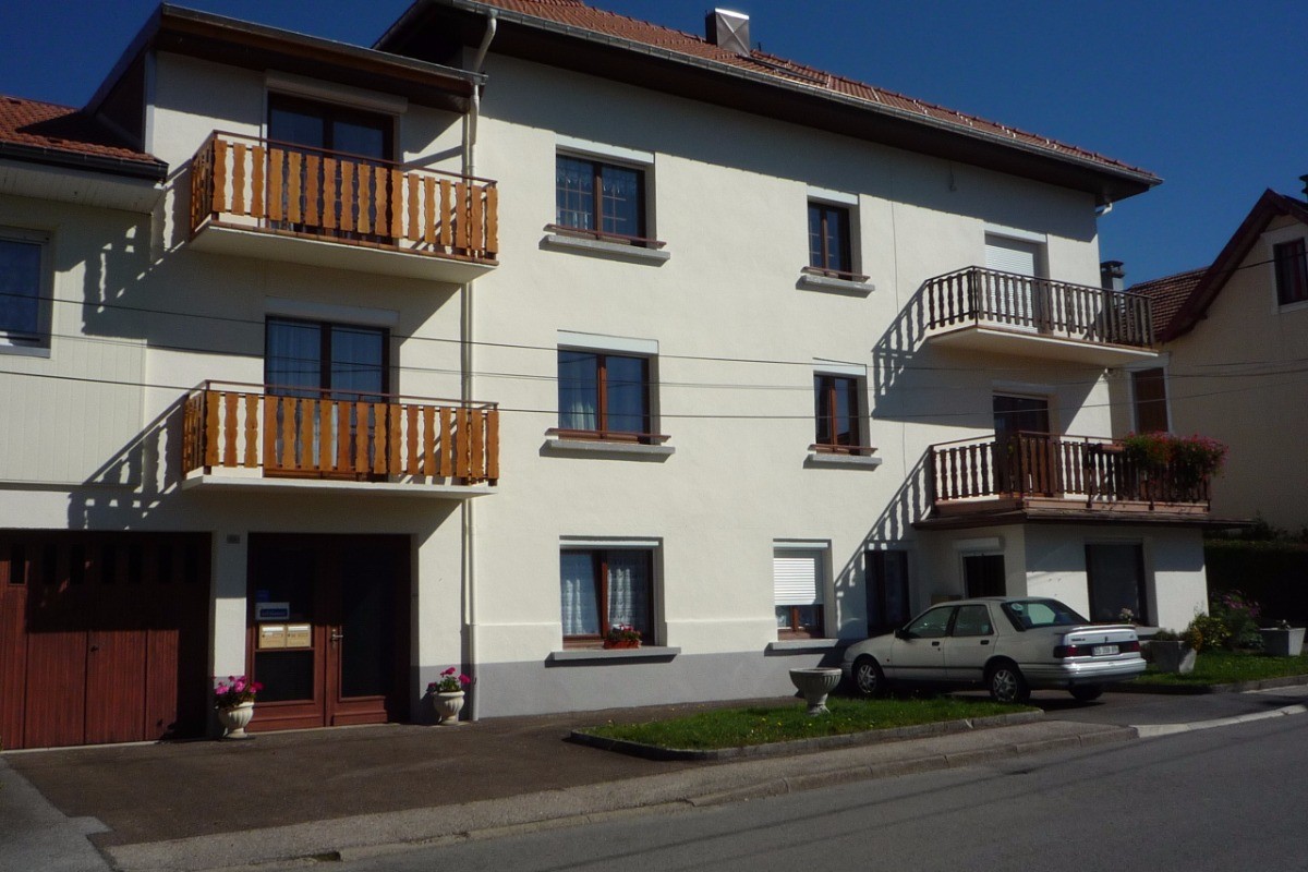 facade rue - Location Hans Le Thillot