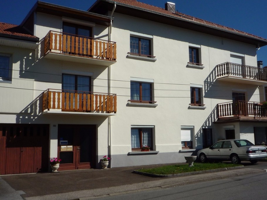 facade rue - Location Hans Le Thillot