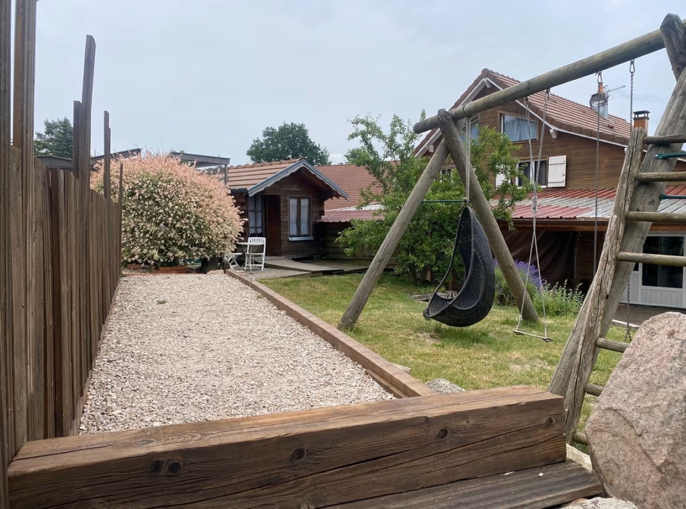 Gîte Ruine, esprit atypique, avec piscine et jacuzzi