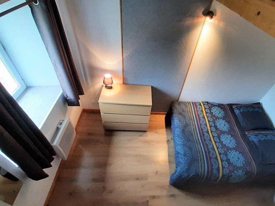 étage : chambre 3 avec mezzanine : 1 lit 2 pers. en 140x190 cm + 1 lit 1 pers. en 90x190 cm